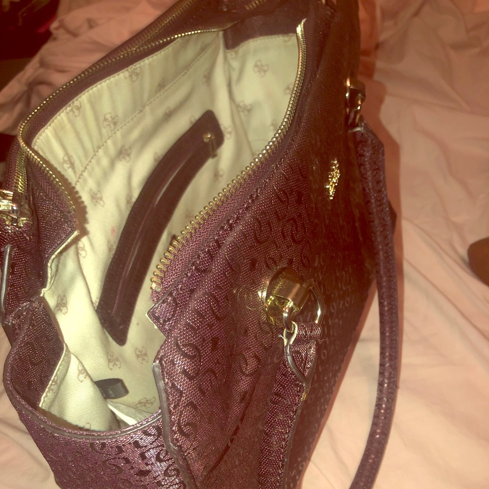 GUESS CARRY-ON DUFFLE BAG